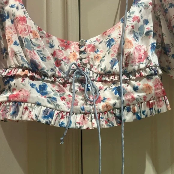 ๐Nwot FOR LOVE & LEMONS Juliet XXS white floral crop silky top - Picture 5 of 16